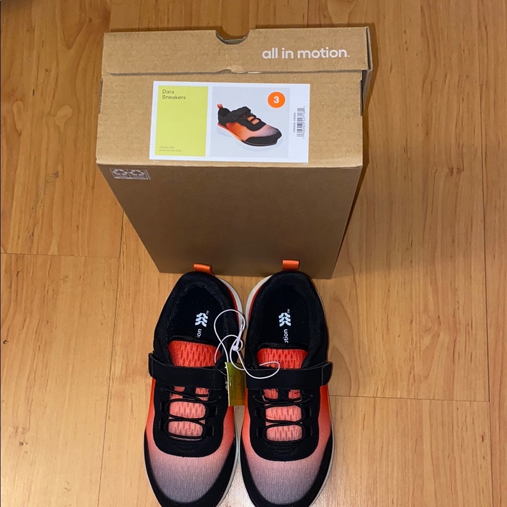 all in motion Shoes in Black with Cushioned Sole and Breathable Material